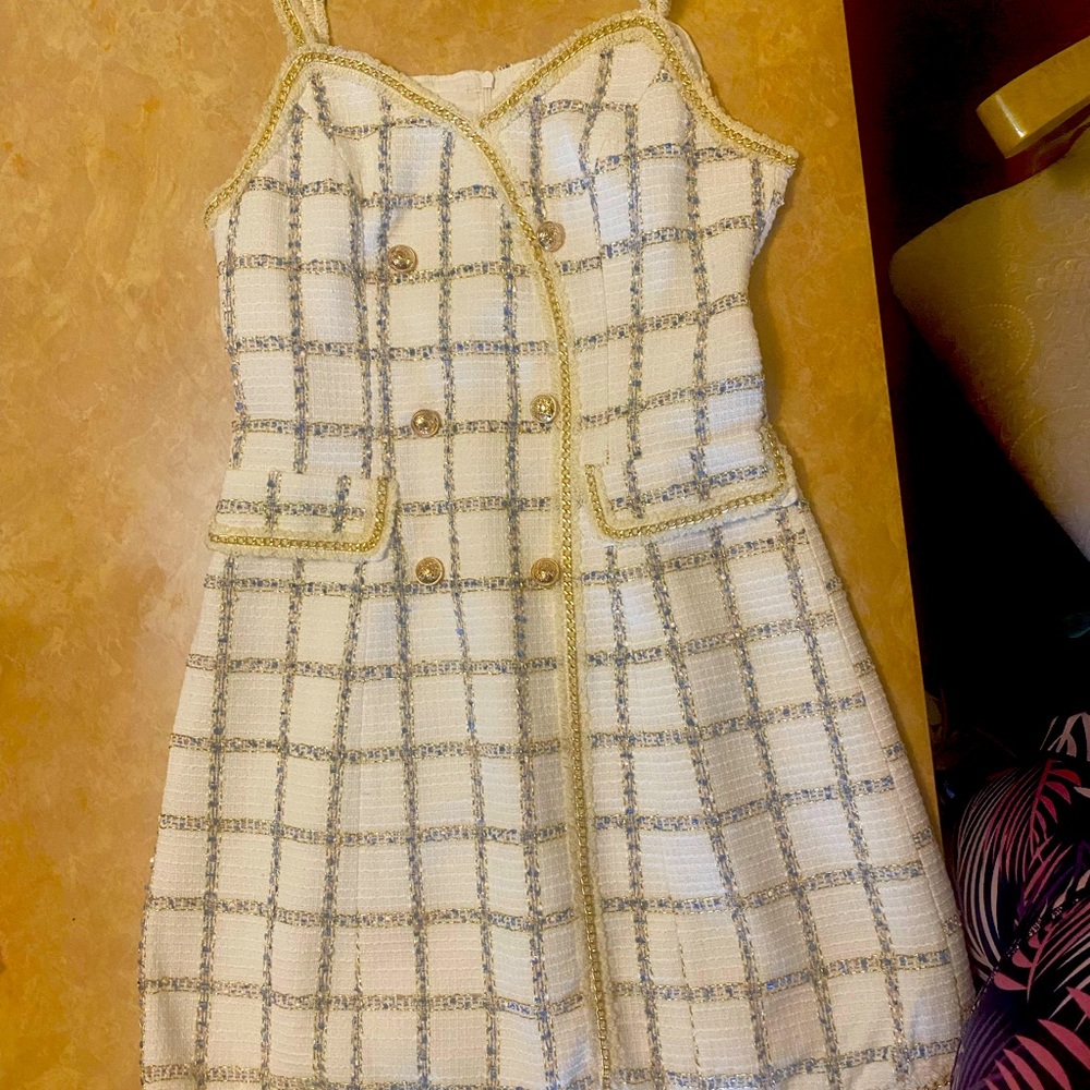 Cute white dress embellished with gold chain links with tinting of blue lines